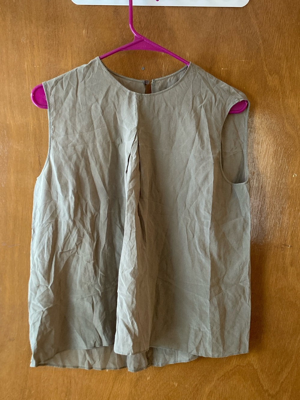 100% Silk Sage Green Women’s Sleeveless Top
